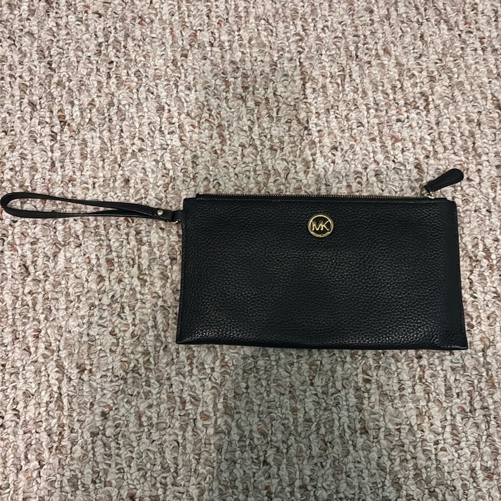 🖤NEVER USED 
🖤michael kors clutch